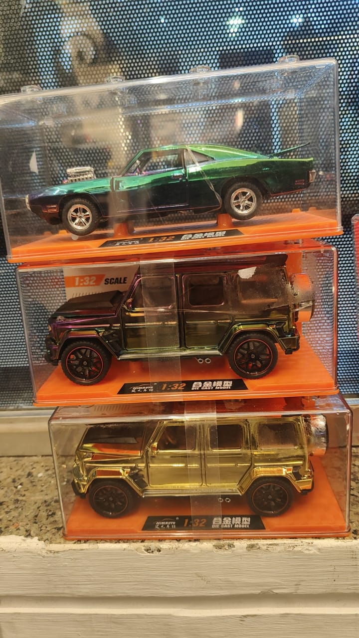Metal Die-Cast Model Car 8032