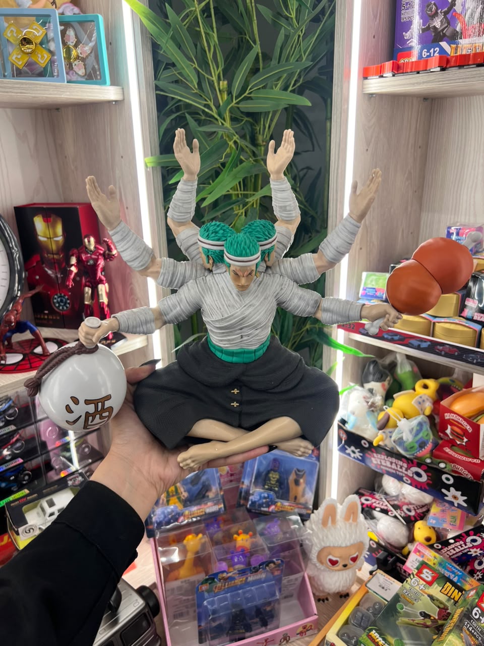 Roronoa Zoro Four-Arm Figure