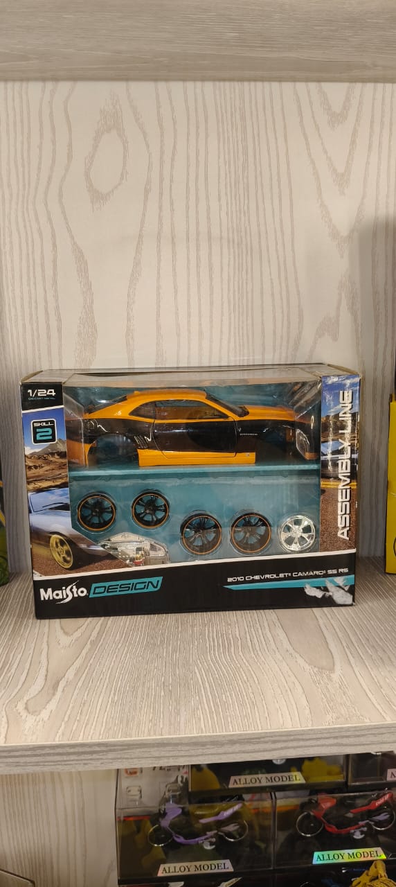 Maisto Design 2010 Chevy Camaro SS RS Die-Cast Kit (1/24)