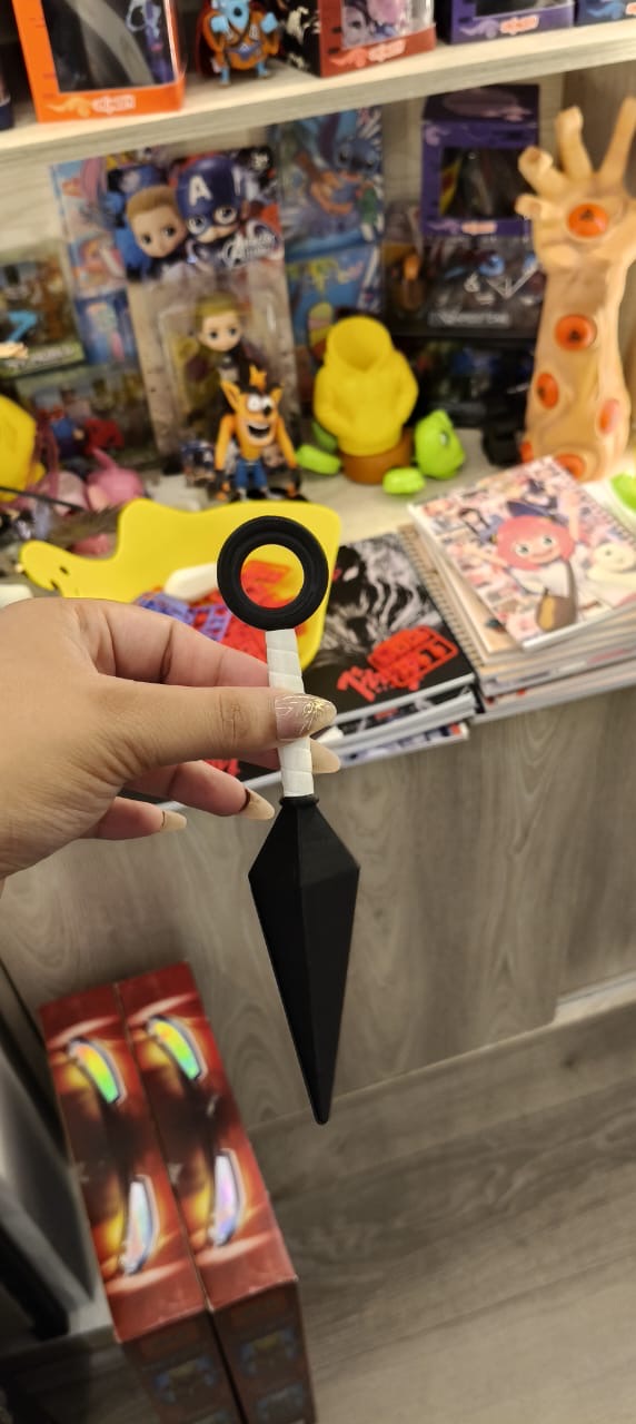 Rotating Kunai - Naruto