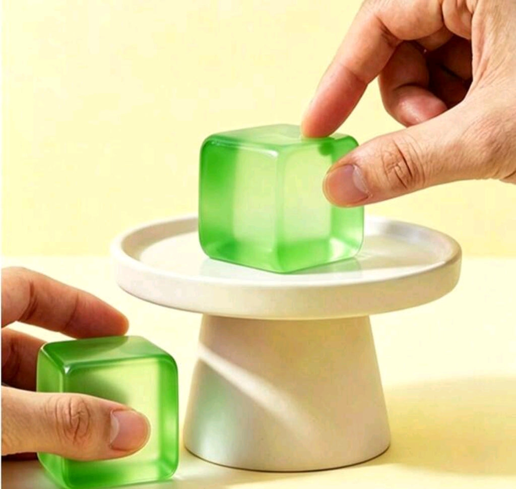 cube squeeze green Small one - Image 2
