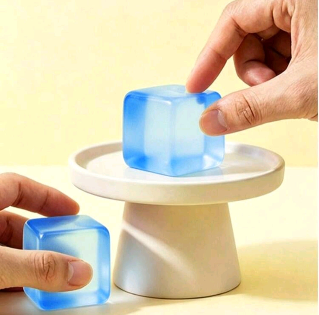 cube squeeze blue Small one - Image 2