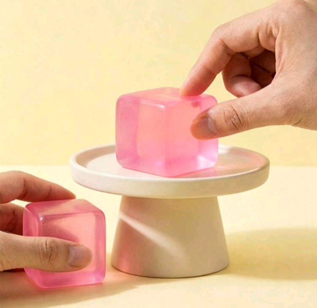 cube squeeze pink Small one - Image 2