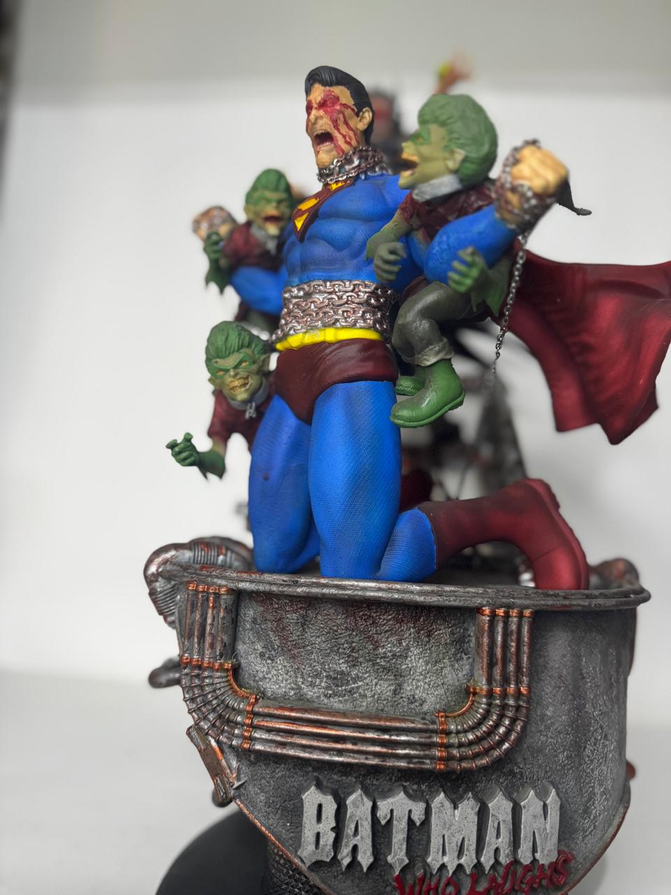 Batman Who Laughs vs Superman Diorama Statue - Image 2