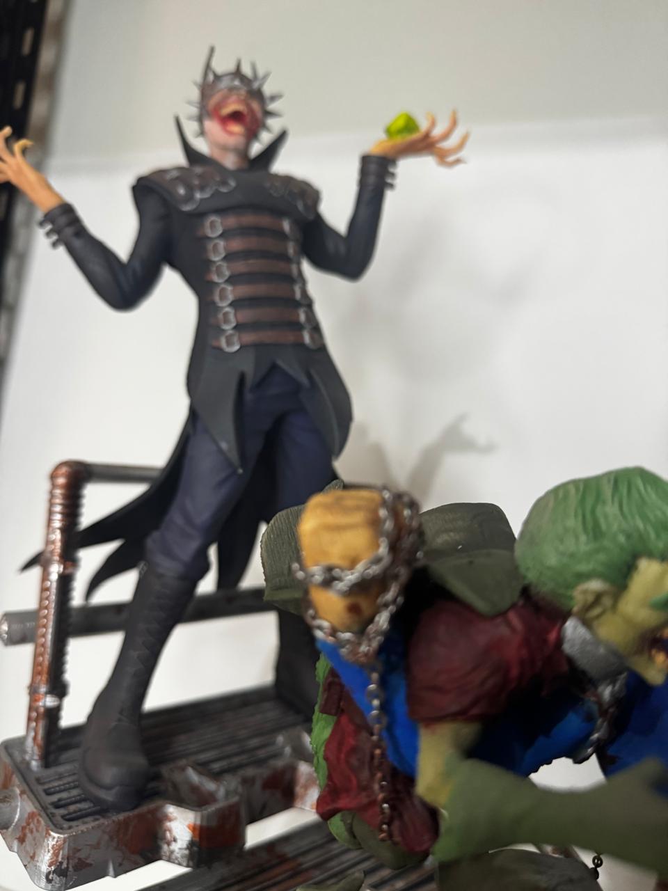 Batman Who Laughs vs Superman Diorama Statue - Image 4