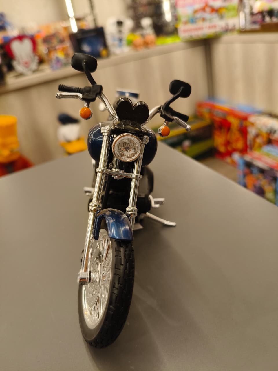 Metallic Blue Harley-Davidson FXDL Dyna Low Rider Model - Image 2