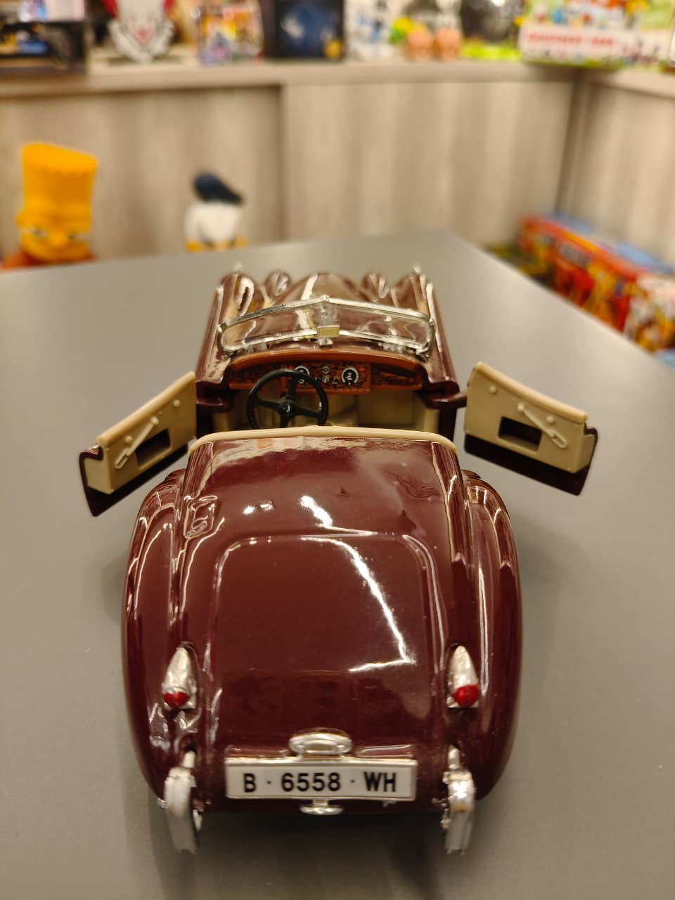 Burgundy Jaguar XK120 Roadster Classic Diecast - Image 3